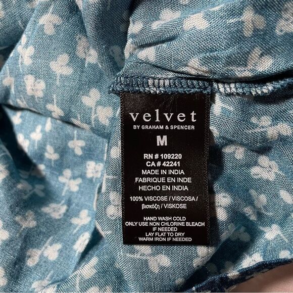 Velvet by Graham & Spencer anthropologie blue floral tank top size Medium - Picture 9 of 9